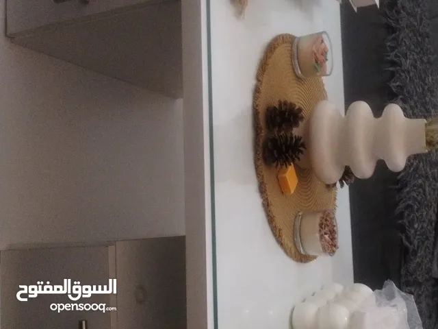 طاولة وسط استعمال ثلاث شهور نادي السباق ماركا الجنوبيه