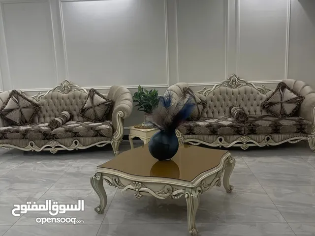تخم قنفات 10 مقاعد 3 ماصات تركي نوع الخشب زان نظف جداً السعر مليون يوجد فديو كامل عن التخم أوضح