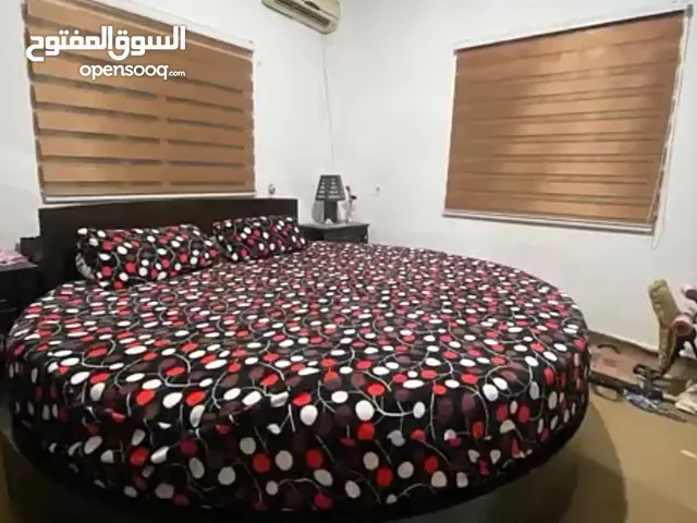 تخت مع فرشه وكفرو