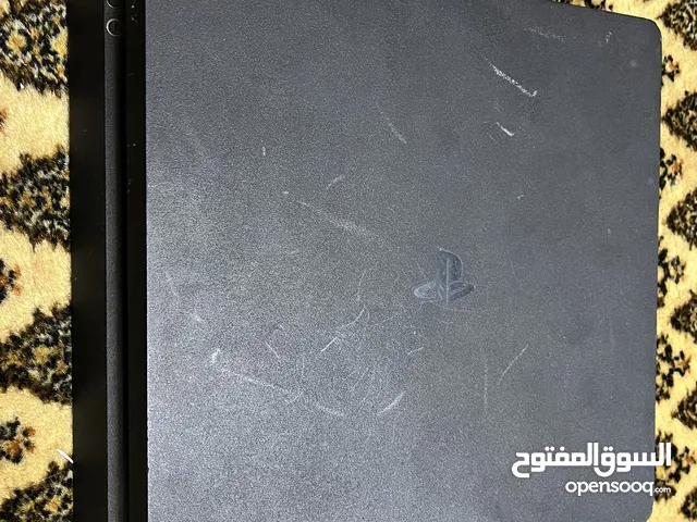 بلاستيشن 4 مع جميع اغراضو