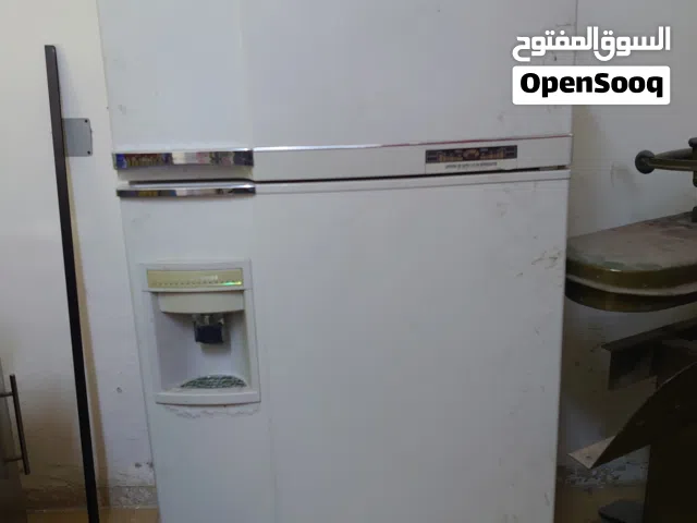 ثلاجة سامسونج عائلية كبيرة مع كولر ماء