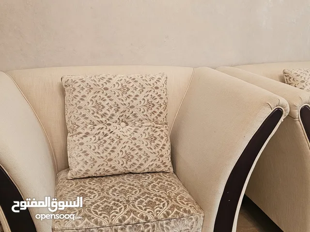 كرسي منفرد لصالة البيت لون بيج مع خشب