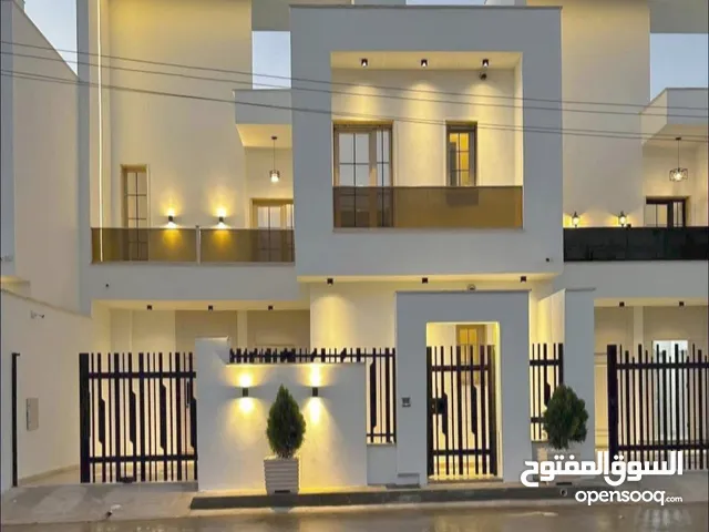 305 m2 5 Bedrooms Villa for Sale in Tripoli Ain Zara