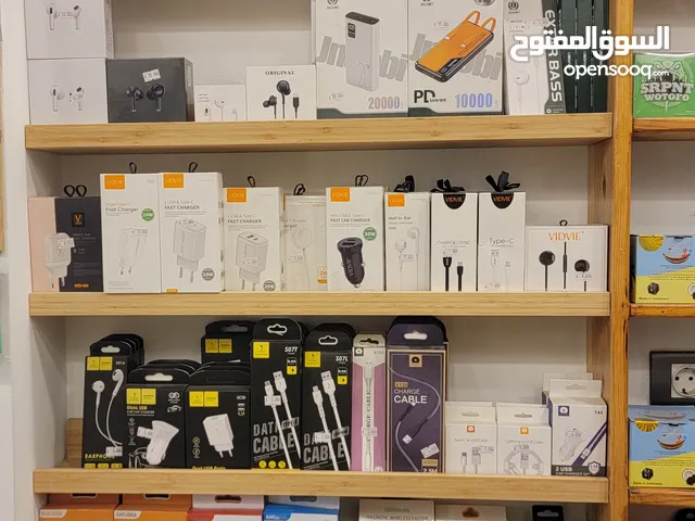 إكسسوارات تلفونات ايفون و ساعات و سماعات للبيع
