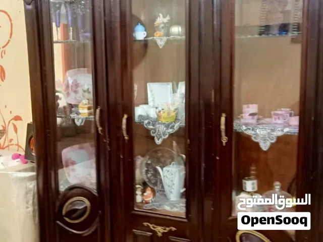 نيش خشب زان بحالة ممتازة جدا وكل الفرم نحاس