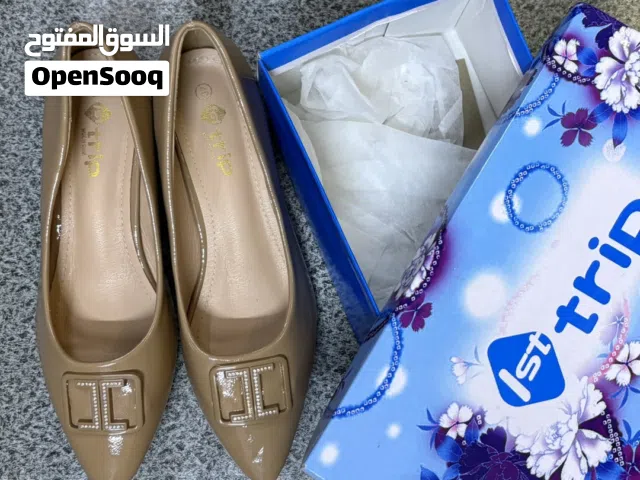 احذية جديدة امانة الله ما ملبوسه ولا مرة اخذوهن عفيه.