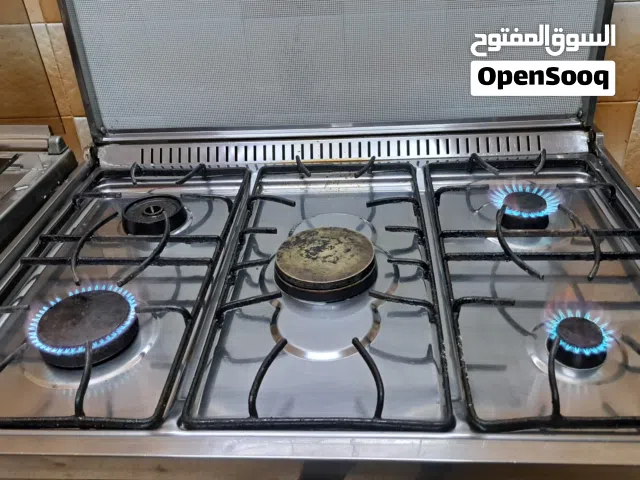 غاز مع فرن للبيع...