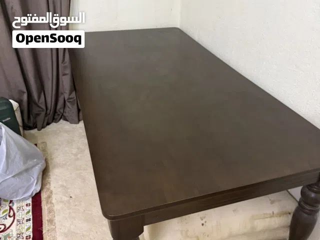 طاولة طعام للبيع قابل للتفاوض