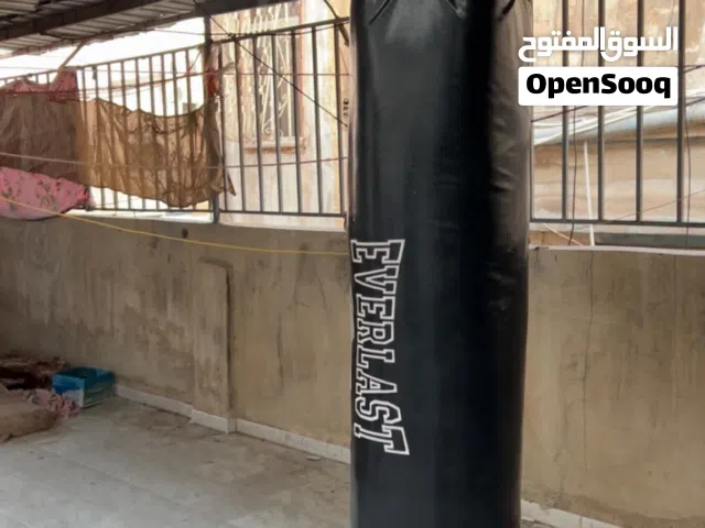 كيس ملاكمة Everlast أصلي بحالة ممتازة للبيع – بسعر لقطة