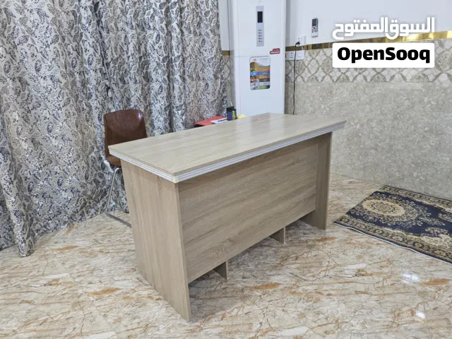 مكتب نظيف فقط جرة الاولى