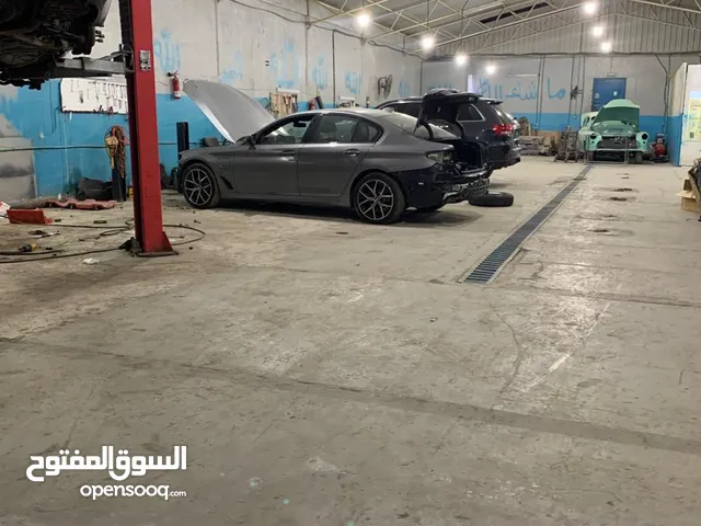 كراج تقبيل مع أدوات صناعية 6 مساحة 450 متر غرفتين و مكتب حمام