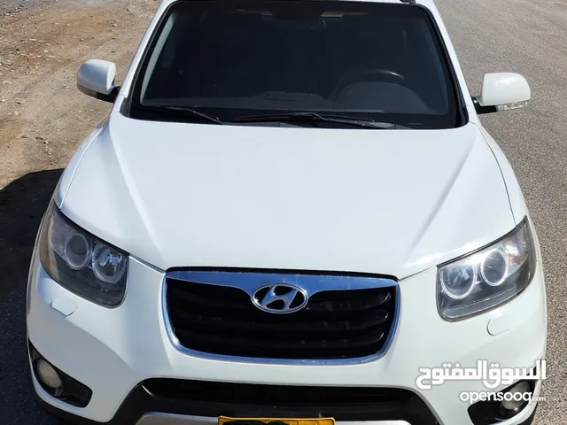 Hyundai Santa Fe GLS Top in Muscat