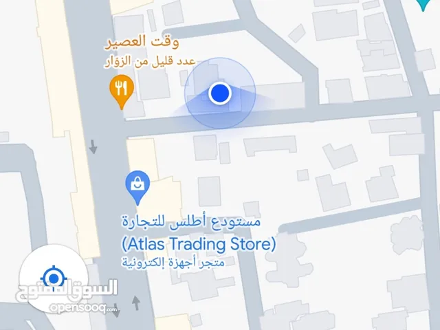 محلات للايجار بموقع ممتاز في شارع القياده