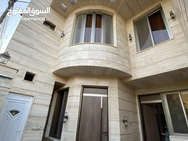 بيت بناء حديث للبيع