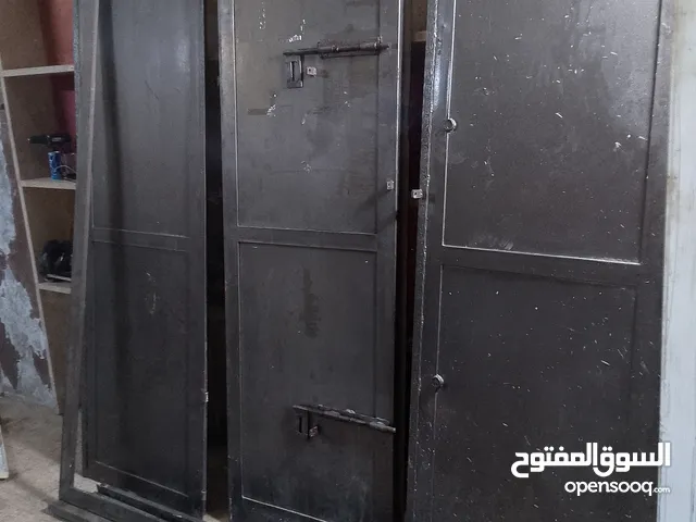 باب محل حديد ثقيل جدا ثلات درفات