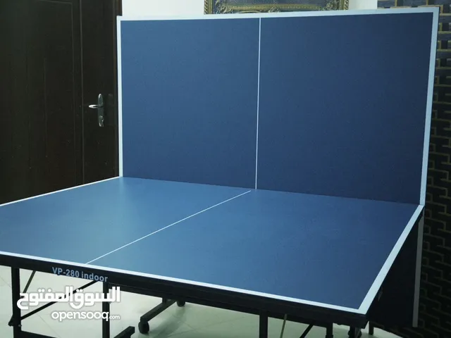 طاوله تنس مع المضارب والشبك Tennis table with rackets and mesh