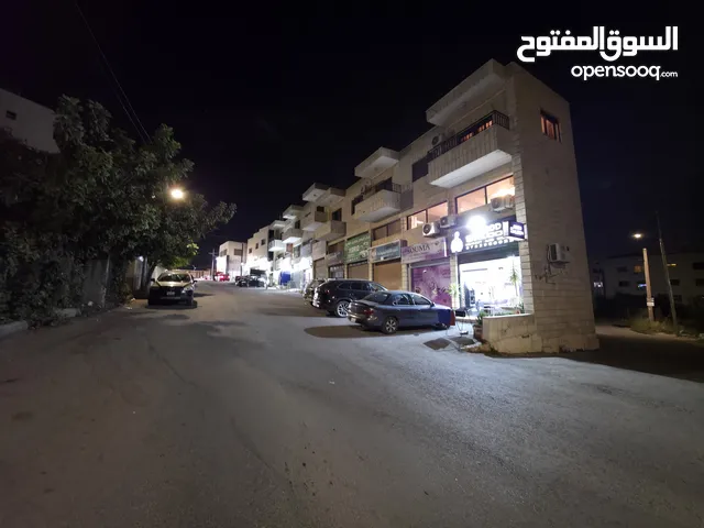 محلات للإيجار بمساحات مختلفة