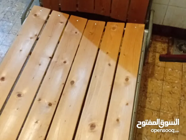 تخت للبيع جديد غير مستعمل سعر 25 دولار قابل للنقاش بيفتح وبيتسكر