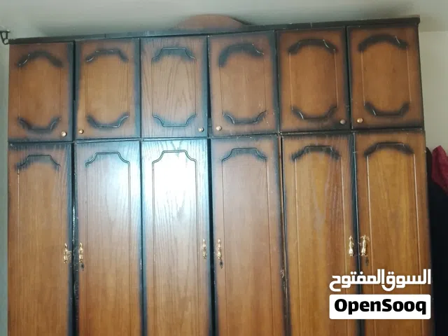خزانة 6 ابواب بحالة جيدة وملحق