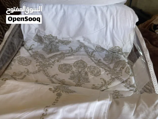 لأصحاب الفخامة والذوق الرفيع طقم لحاف جديد 100% من أشهر الماركات العالمية **Home Centre**