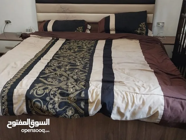 غرفة نوم بحاله جيده جدا