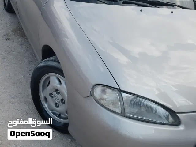 1996, هيونداي, افانتي, Standard