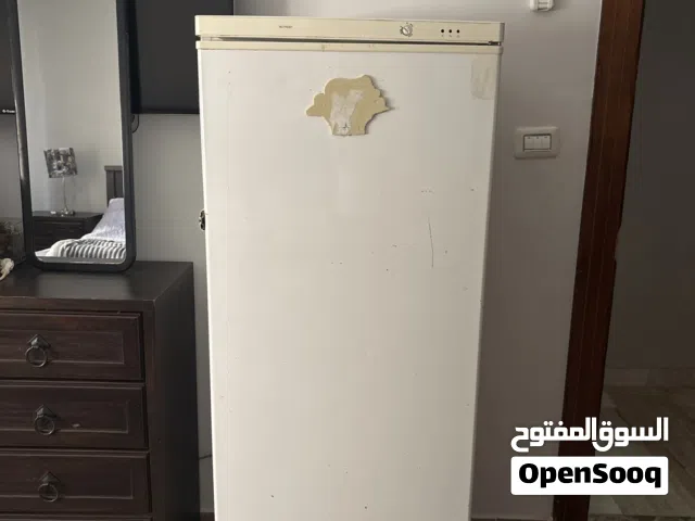فريزر عمودي للبيع بحالة جيدة