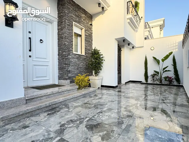 245 m2 5 Bedrooms Townhouse for Sale in Tripoli Ain Zara