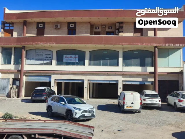 مبنى تجاري في 11 يونيو للإيجار