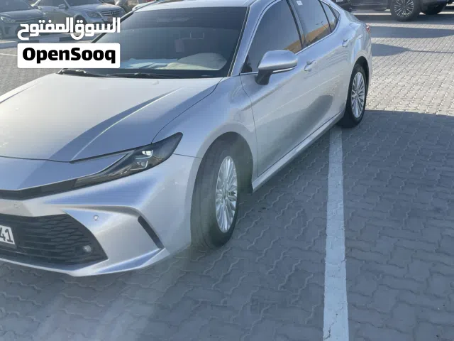 2025 تويوتا كامري SE