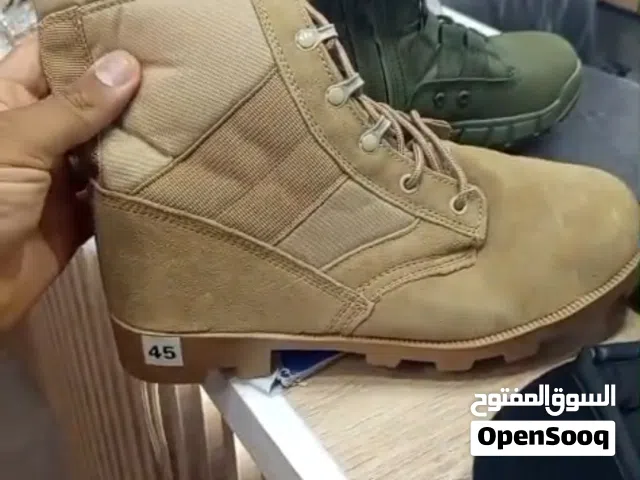 حذاء عسكري جديد