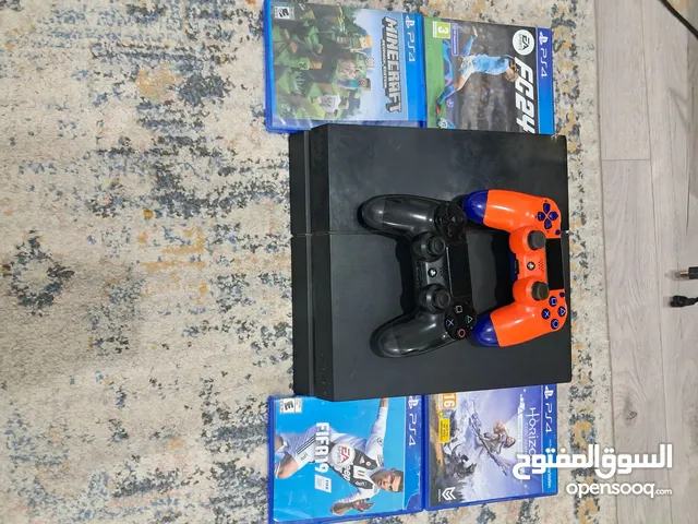 ps4 عاددي مع ذراعين واربع العاب مستعمل استعمل خفيف جدا جدا