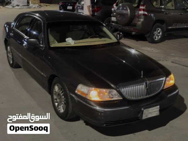 2006 لينكولن تاون كار