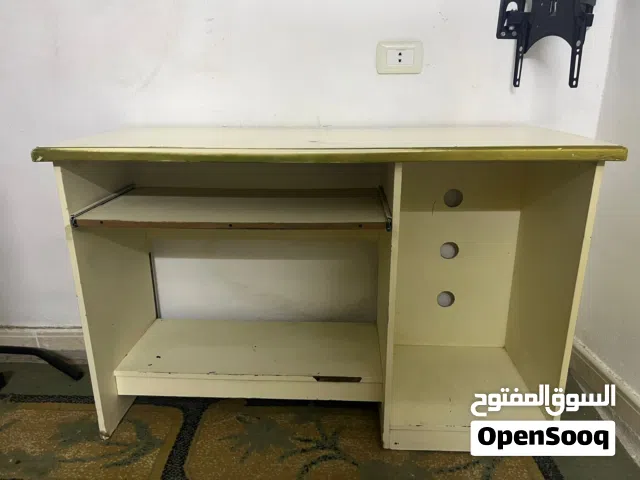 مكتب للكمبيوتر او للدراسة