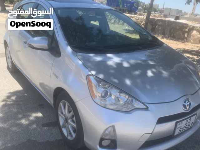2012 تويوتا بريوس Prius C