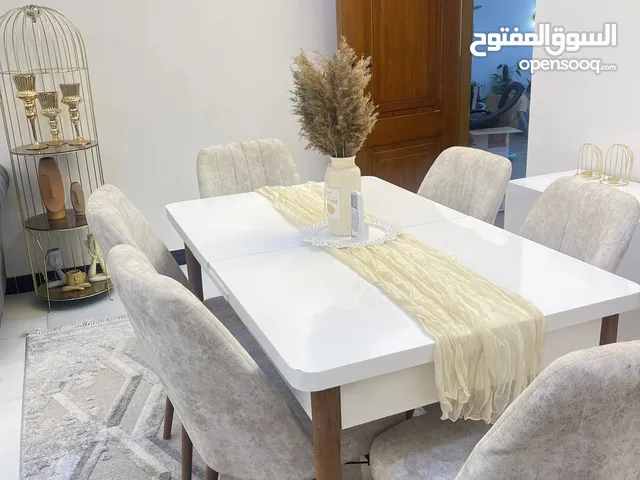 ميز طعام جديد