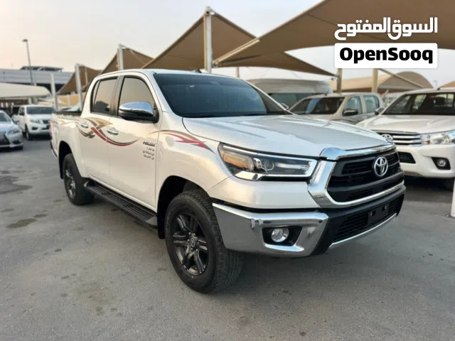 2025 Toyota Hilux SR5