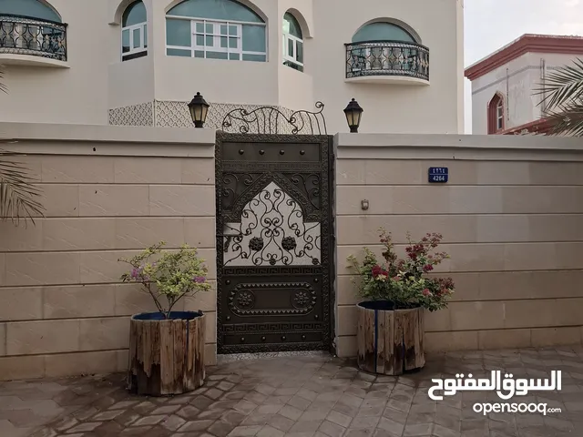 225 m2 4 Bedrooms Apartments for Rent in Muscat Al Mawaleh