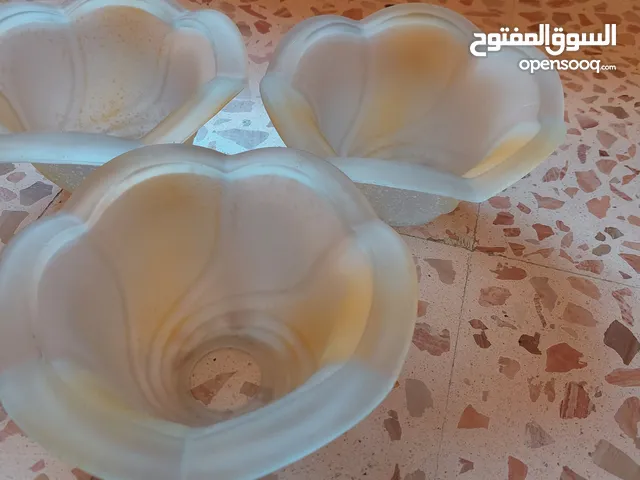 ثريات مختلفة