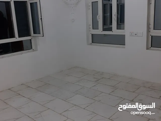 شقه سوبر لوكس غرفتين وحمام ومطبخ سراميك دور ثالث ب70 الف في الرباط