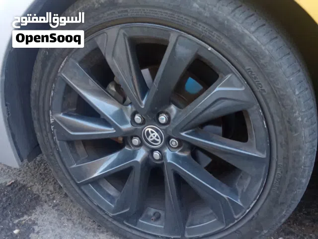جنوط كامري SE أصلية وكالة مقاس 18 مع كوشوك نظيف جداً