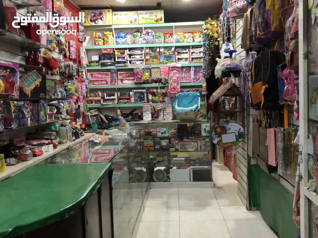 محل كامل جاهز للبيع بما فيه