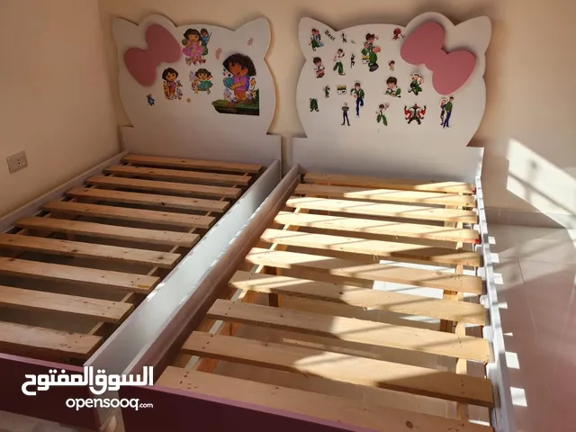 سرير اطفال بحالة نظيفة للبيع