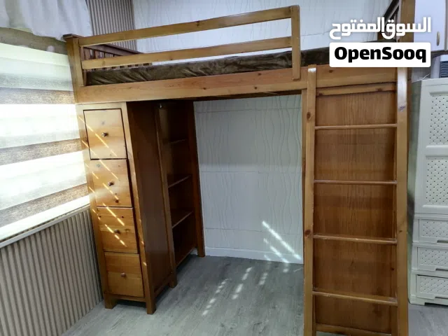 سرير طابقين مع ارفف ودروج تخزين وسرير إضافي