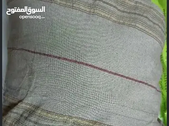 غطاء عربية متوسطة قماش تقيل لونه بيج مقلم