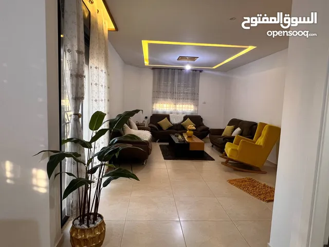 200 m2 3 Bedrooms Apartments for Rent in Ramallah and Al-Bireh Al Tira