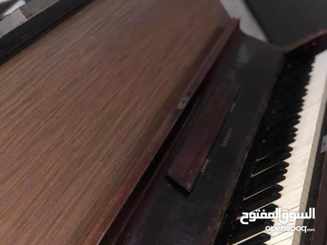 بيانو قديم  بحالة ممتازه جدا