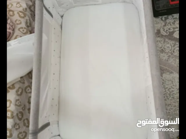 سرير اطفال بحالة جيدة جدا استعمال خفبف