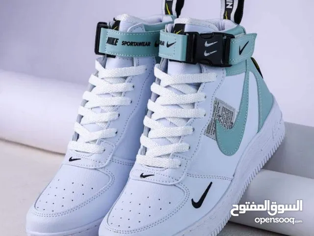 بوت نايك Nike موديل 2025 الجديد متوفر جميع المقاسات للرجال والنساء بسعر ممتاز