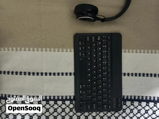 كيبورد ايباد مع شاحن ،سماعة قابلة للطي ،ماوس مع الكيبورد